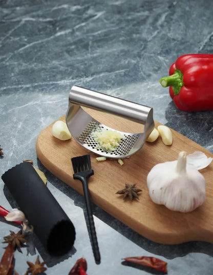 Stainless Steel Garlic Press & Ginger Crusher – Easy-Squeeze Kitchen Tool