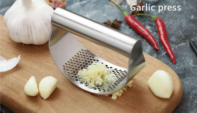 Stainless Steel Garlic Press & Ginger Crusher – Easy-Squeeze Kitchen Tool