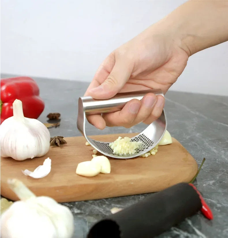 Stainless Steel Garlic Press & Ginger Crusher – Easy-Squeeze Kitchen Tool