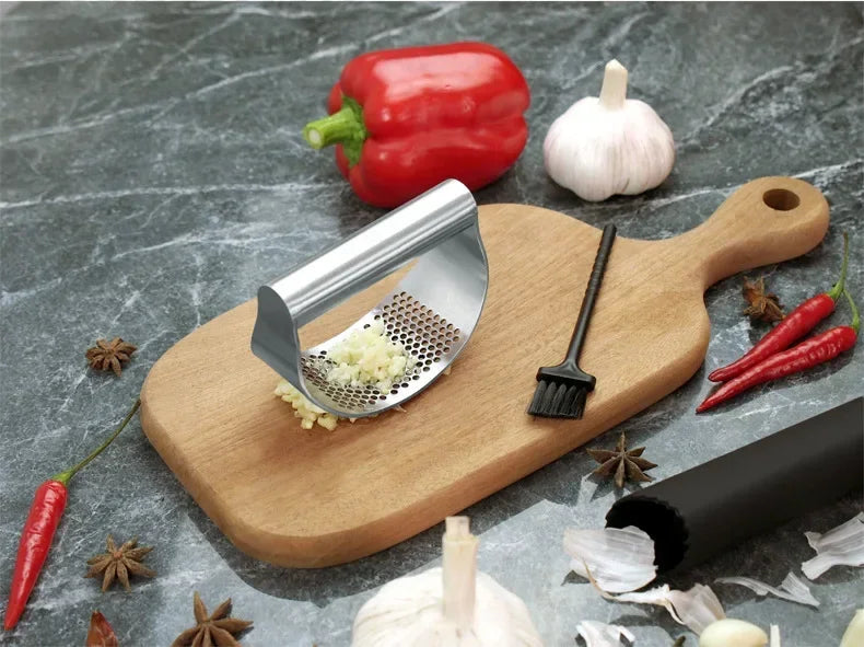 Stainless Steel Garlic Press & Ginger Crusher – Easy-Squeeze Kitchen Tool