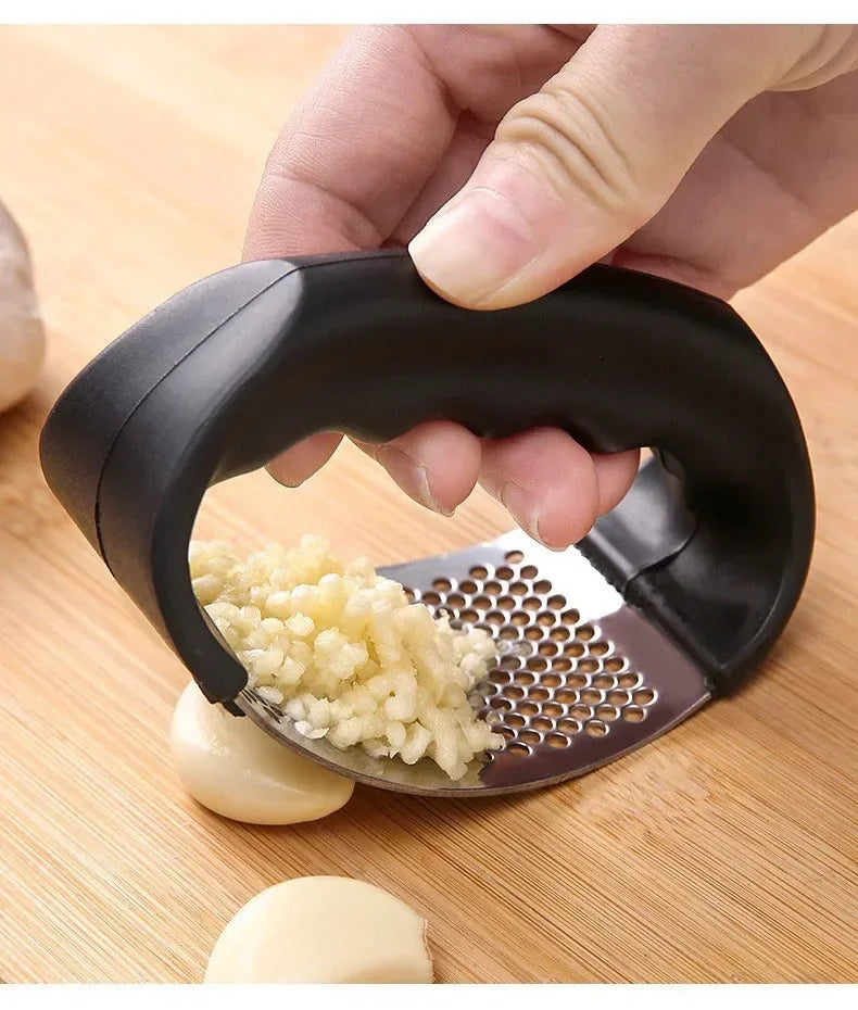 Stainless Steel Garlic Press & Ginger Crusher – Easy-Squeeze Kitchen Tool