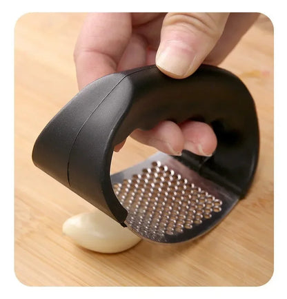 Stainless Steel Garlic Press & Ginger Crusher – Easy-Squeeze Kitchen Tool