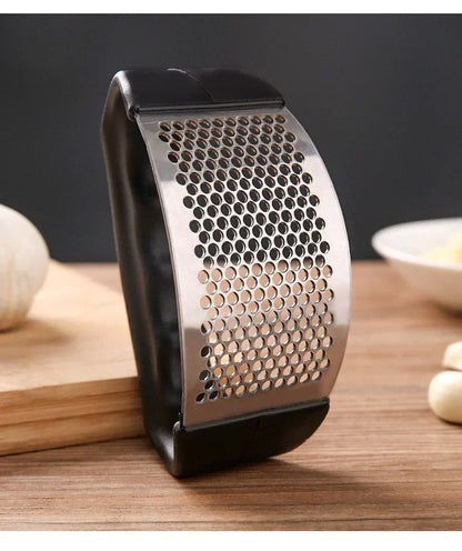 Stainless Steel Garlic Press & Ginger Crusher – Easy-Squeeze Kitchen Tool