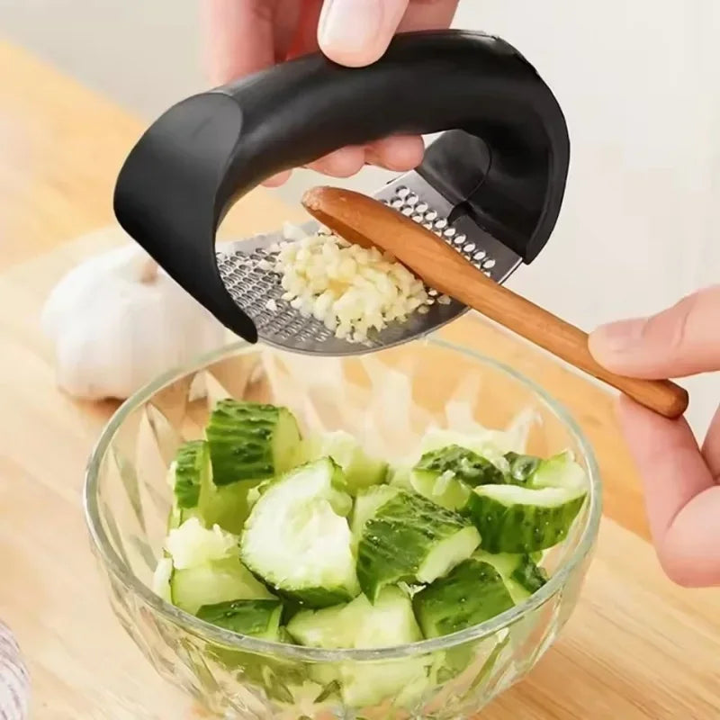 Stainless Steel Garlic Press & Mincer – Multi-Purpose Kitchen Tool